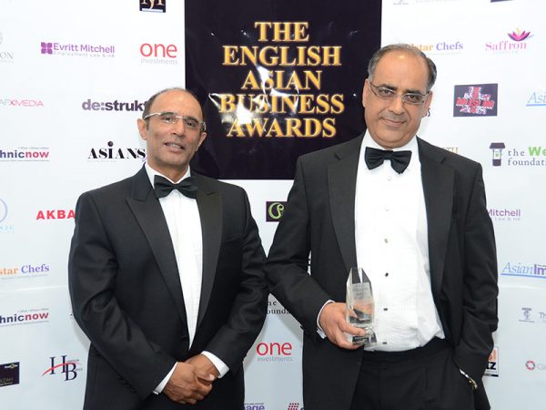 Business Man of The Year - Amjad Pervez Seafresh Adams presented by Hans Raj Ram of Goldstar Chefs